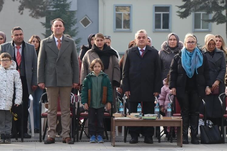 Bilecik'in Bozüyük ilçesinde Cumhuriyet İlkokulu tarafından düzenlenen Kitap Okuma Etkinliği,