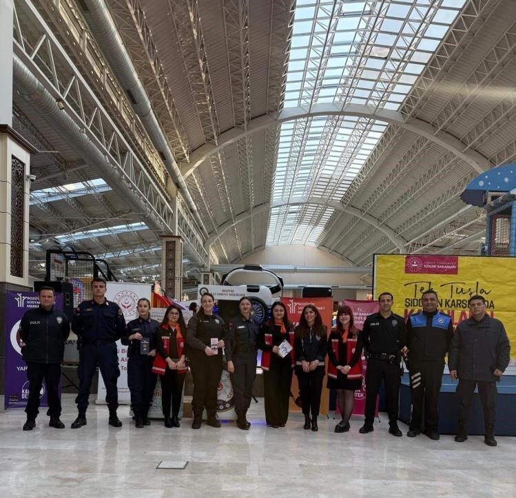 Bozüyük'te kadına şiddetle mücadele amacıyla düzenlenen bilgilendirme etkinliğine Bilecik Aile