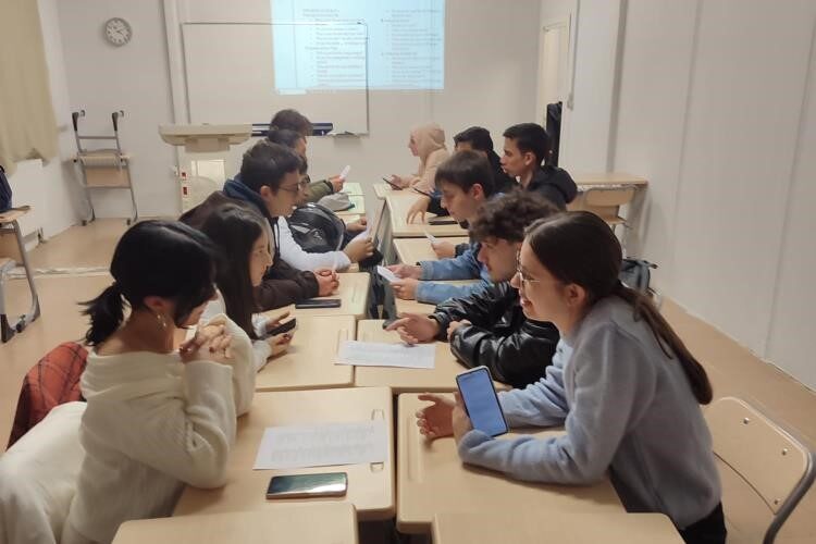 Bilecik Şeyh Edebali Üniversitesi Yabancı Diller Yüksekokulu, öğrencilerin İngilizce konuşma