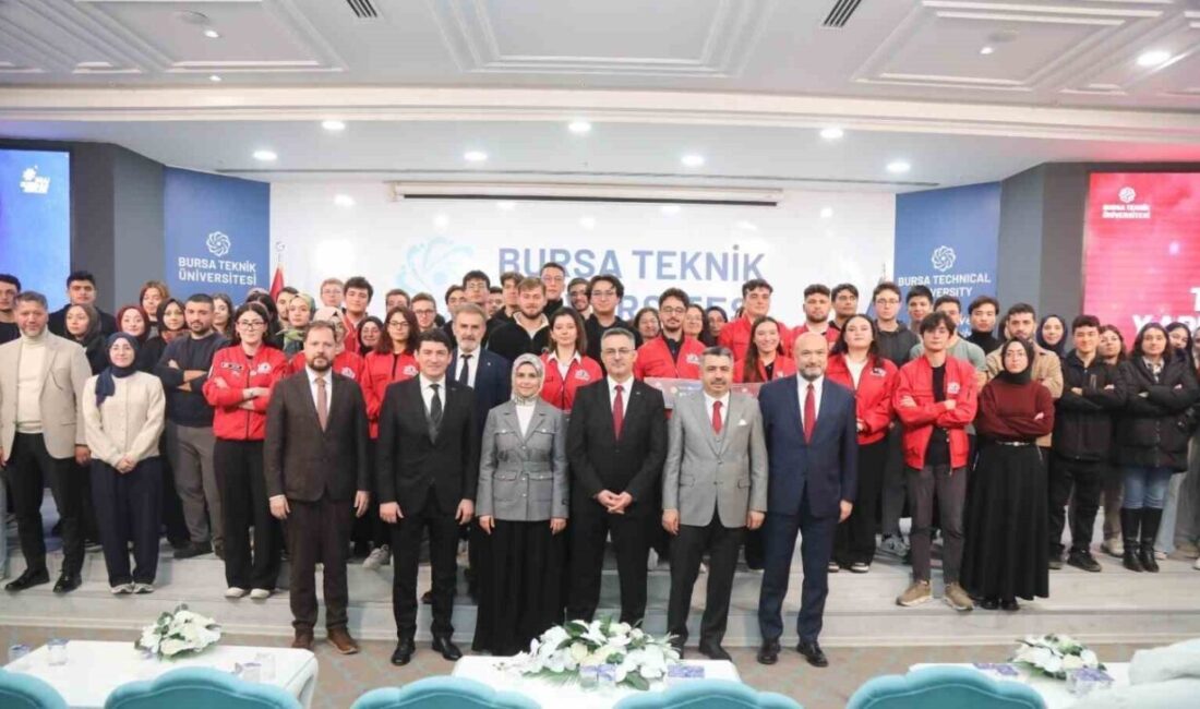 Bursa Teknik Üniversitesi'nde gerçekleştirilen "TEKNOFEST Yarışma Sürecini 5 Dakikada Anlat"