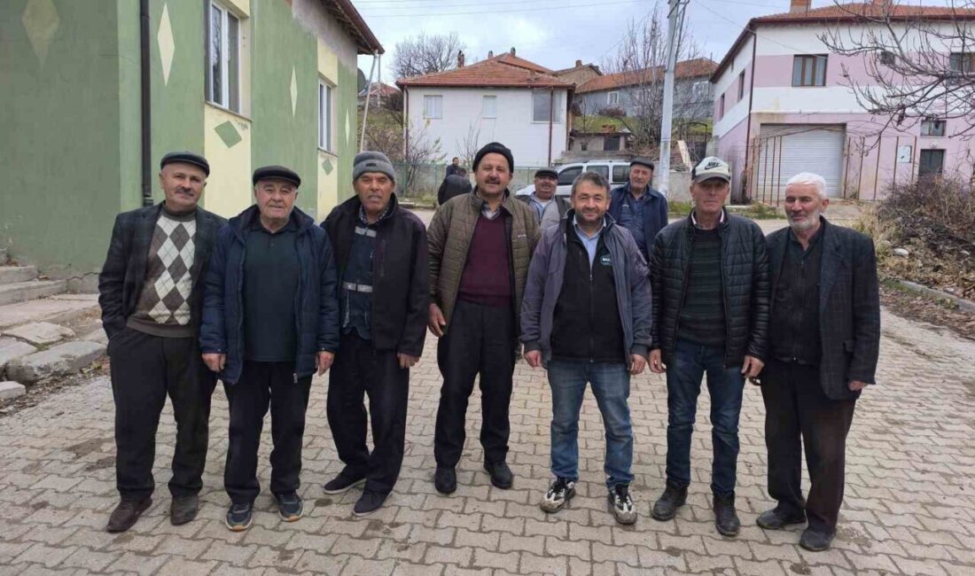 İcikli köyü sakinleri, Afyonkarahisar’ın Şuhut ilçesinde uzun süredir yaşanan telefon