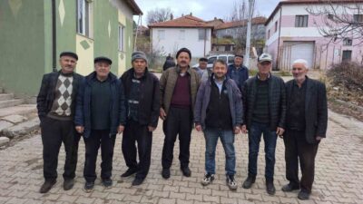 İcikli köyü sakinleri, Afyonkarahisar’ın Şuhut ilçesinde uzun süredir yaşanan telefon