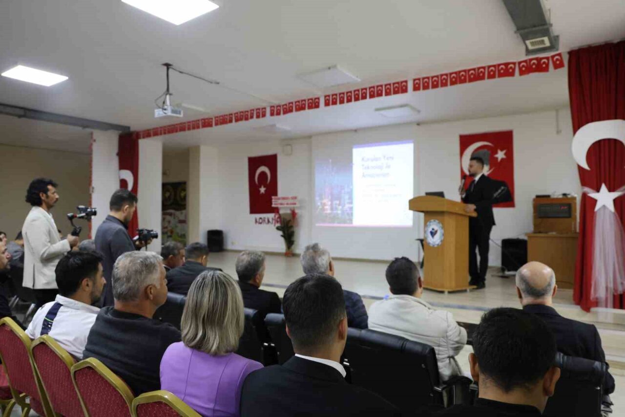 Adana'nın Kozan ilçesindeki Şehit Mehmet Oflaz Yatılı Bölge Ortaokulu, "Yapay