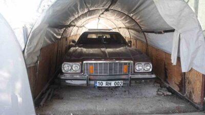 Konya’da 42 yıldır klasik araba restorasyonu yapan Muammer Kıcıklar, çocukluk