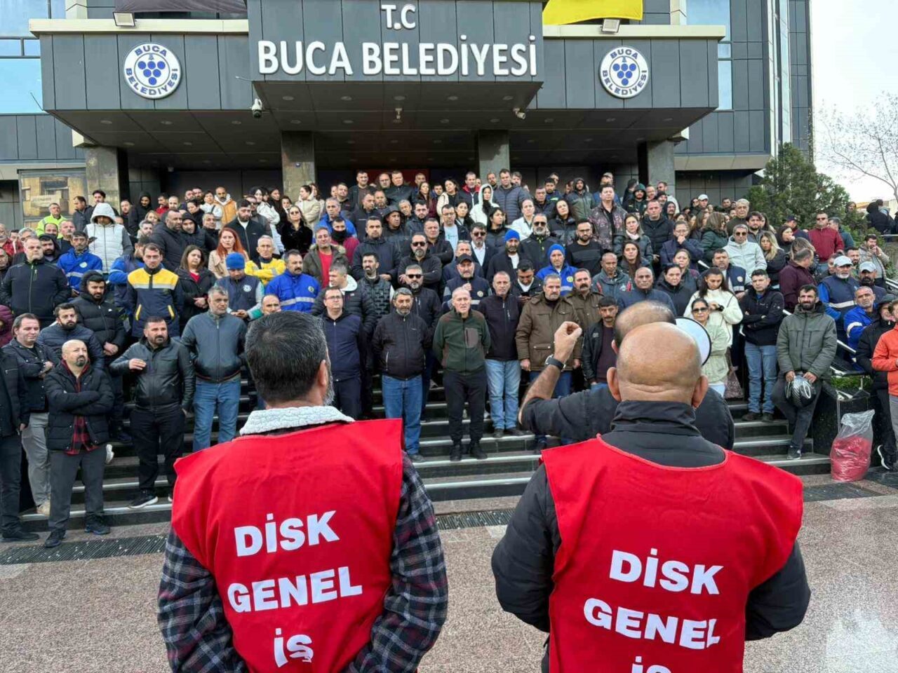 İzmir Buca Belediyesi’nde çalışan 2 bin işçi, ödenmeyen maaşlar ve
