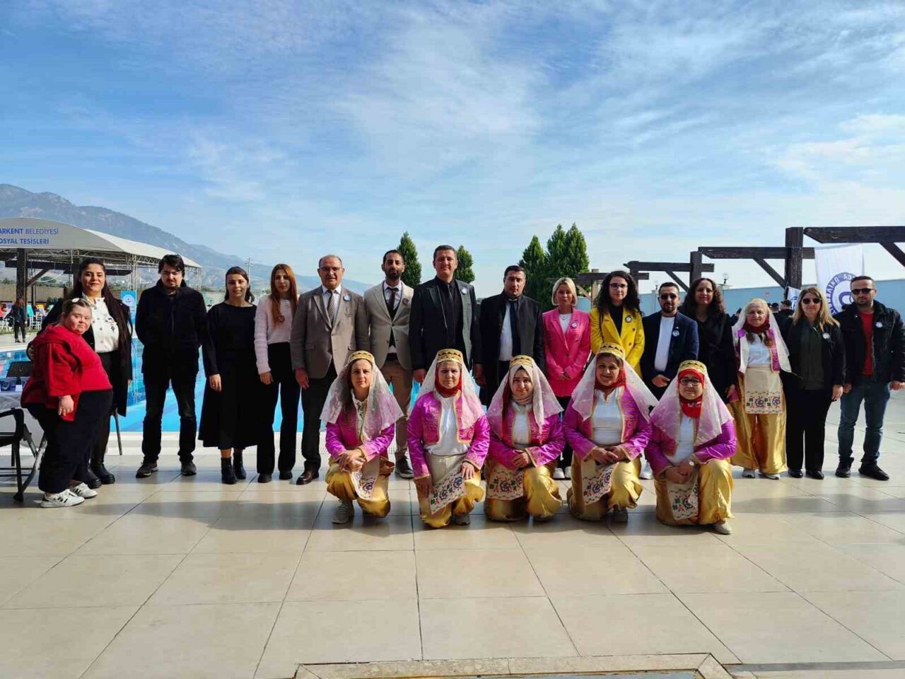 Buharkent'teki etkinlikte engelli bireyler, müzik ve sanat gösterileri ile keyifli
