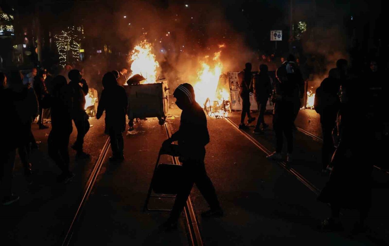 Bulgaristan’da on binlerce kişinin katıldığı protestolarda hükümetin yolsuzluk iddiaları ve