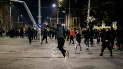 Bulgaristan'da Sofya ve diğer şehirlerde on binlerin katıldığı hükümet karşıtı