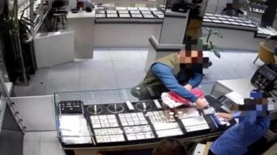 Bursa’nın Mudanya ilçesindeki Çayönü Mahallesi'nde bir evden 4 milyon TL