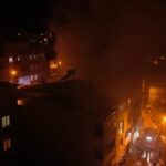 Bursa’da apartman altındaki depoda araç aküsünden çıktığı düşünülen yangın paniğe yol açtı. 1 kişi hastaneye kaldırıldı.