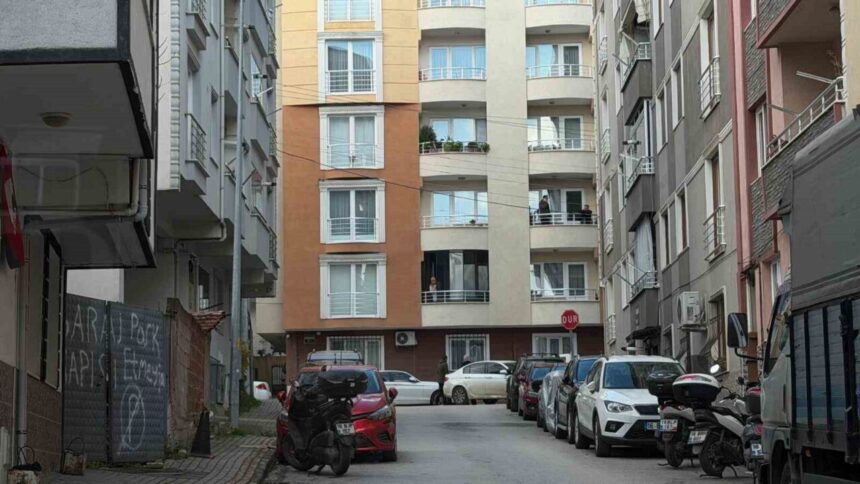 Yalova’da DEAŞ operasyonunda 3 polis şehit oldu, Bursa’da çok sayıda adrese eş zamanlı baskın yapıldı.