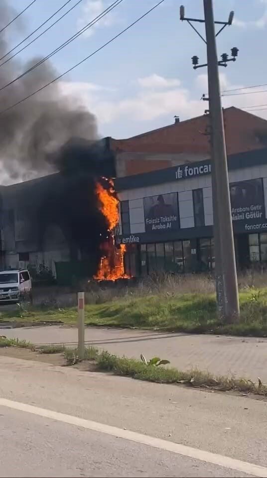 Bursa'nın İnegöl ilçesinde bulunan bir elektrik panosunda çıkan yangın, yakınındaki