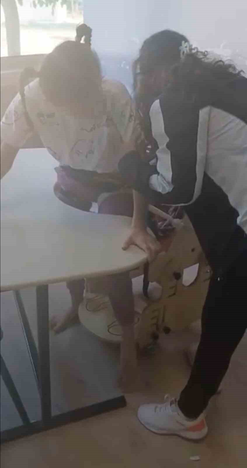 Bursa’da Özel Eğitim Okulunda Otizmli Öğrencilerin Bağlanması Skandalı: Milli Eğitim Müdürlükten İnceleme Başlatıldı Bursa'daki BTSO Baha Cemal Zağra Özel Eğitim Uygulama Okulu'nda, otizmli