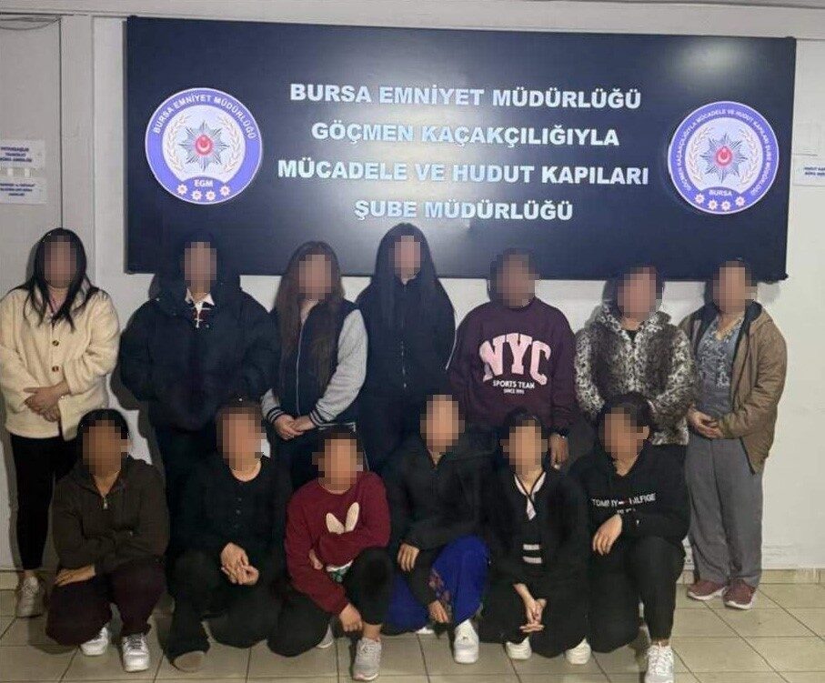 Bursa'da polis, 4 SPA merkezine düzenlediği operasyonda kayıt dışı çalışan