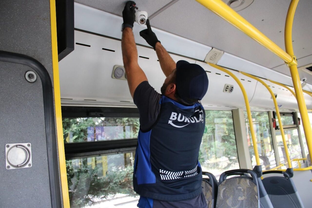 Bursa’da toplu taşıma araçlarına yeni kapı kameraları eklenerek güvenlik artırıldı