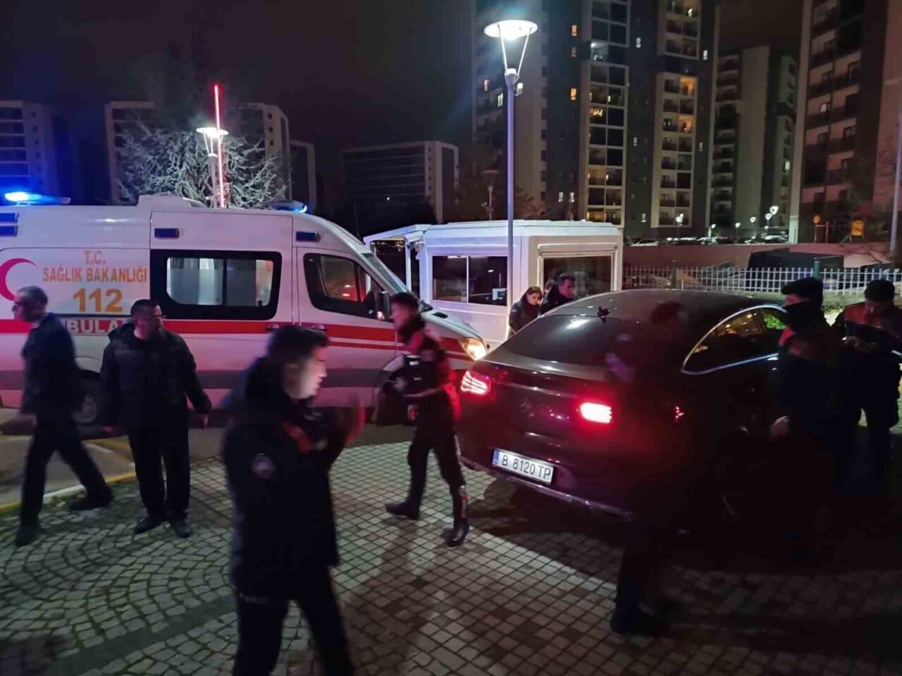 Bursa'nın Osmangazi ilçesinde akşam saatlerinde, Yakup E. (50) göğsünden vurulmuş