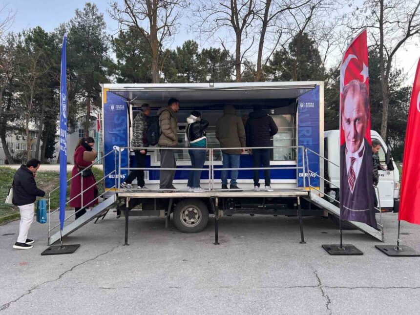 Bursa Büyükşehir Belediyesi’nden Öğrencilere Kışın Sıcak Çorba ve Ekmek İkramı