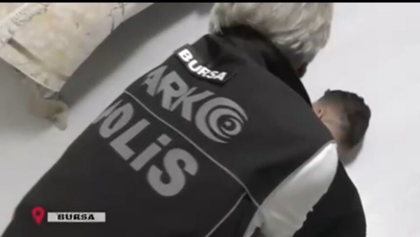 Bursa’da Narkotik Ekiplerince Düzenlenen Operasyonda 34 Kişi Tutuklandı, Kilolarca Uyuşturucu Ele Geçirildi