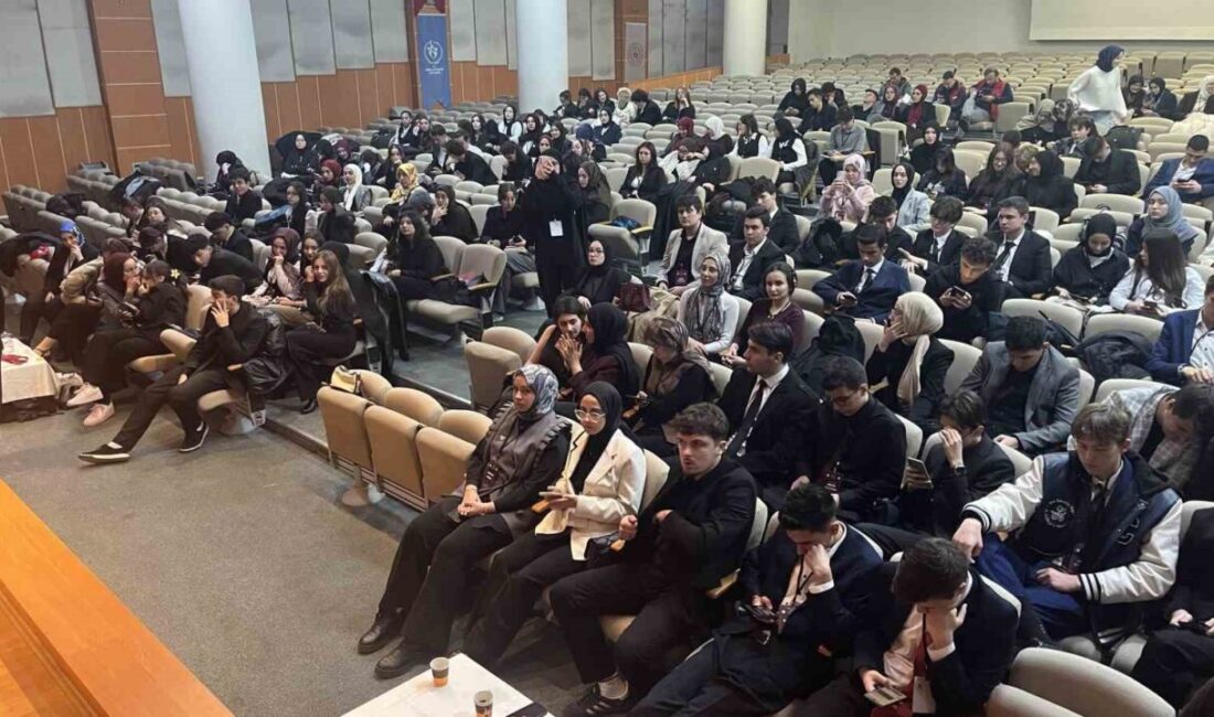 Bursa'da düzenlenen "Bursa Gençlik Merkezleri Çalıştayı"nda yüz öğrenci, Türkiye’nin güncel