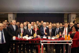 Bursa’da Yeni Yıl Kutlamasında Başkan Bozbey, Çalışanlarla Bir Araya Gelerek İyi Dileklerde Bulundu