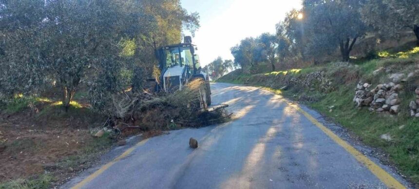 Aydın Büyükşehir Belediyesi, kent genelinde yol yapım ve bakım çalışmalarını sürdürüyor.