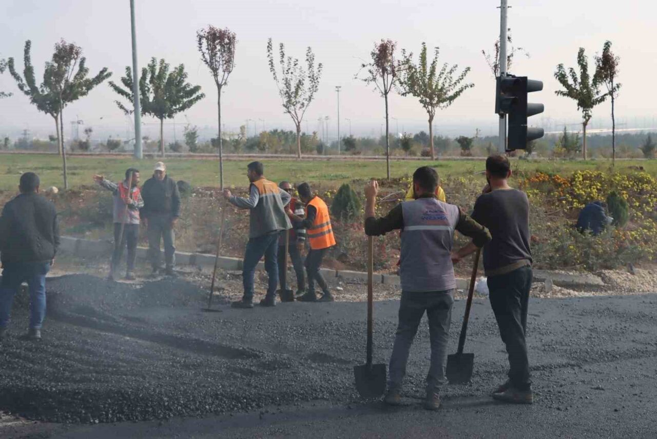 Şanlıurfa Büyükşehir Belediyesi, ulaşım konforunu artırmak için şehir genelinde yol