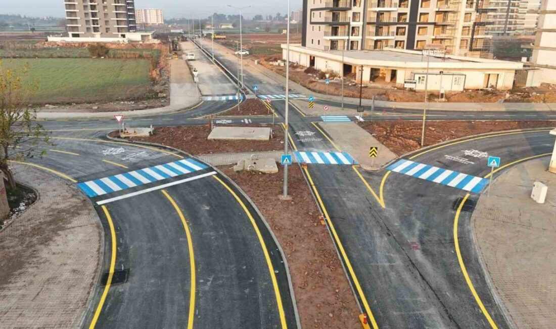 Aydın Büyükşehir Belediyesi, yol yapım ve yenileme projelerini hızla sürdürüyor.