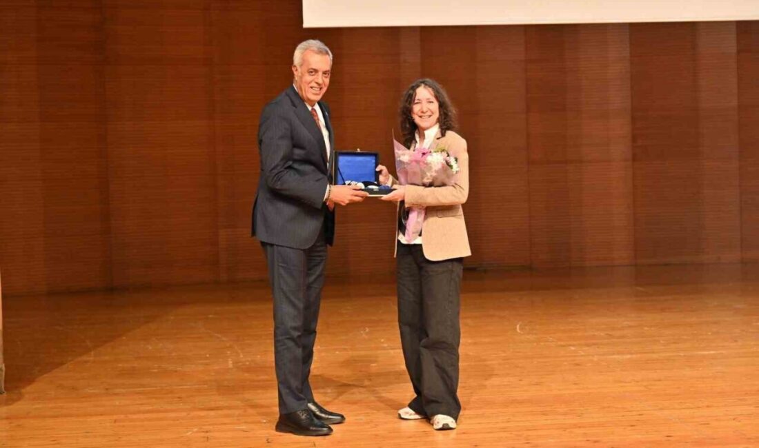 Bursa Büyükşehir Belediyesi, 'Eğitimde Yeni Yaklaşımlar Konferansı' düzenledi. Yüzlerce öğretmenin