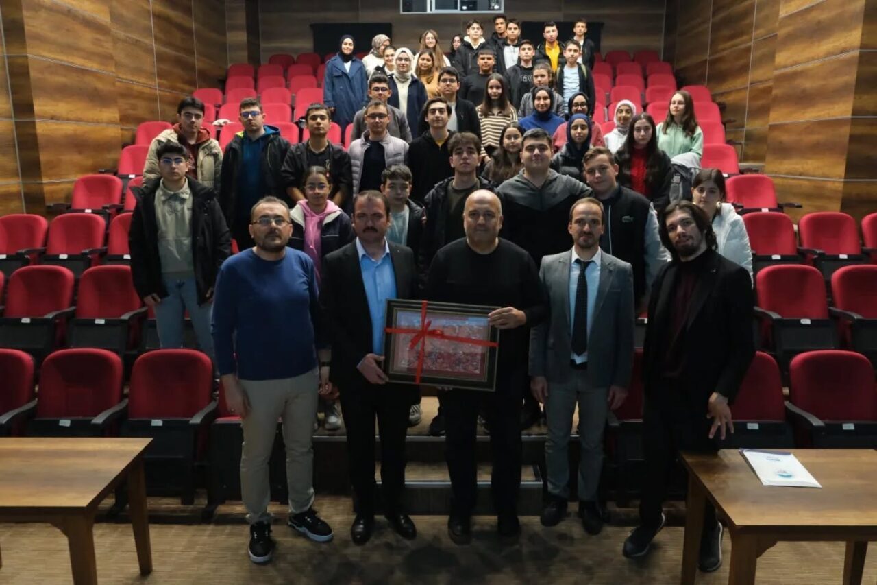 Kayseri Büyükşehir Belediyesi, KAYMEK ile Gençler için Matematik Kampı Düzenledi