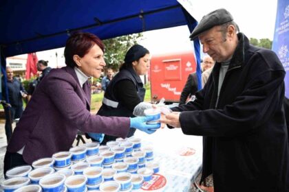Aydın Büyükşehir Belediyesi, Regaip Kandili’nde binlerce vatandaşa helva dağıttı, Başkan Çerçioğlu kutladı.