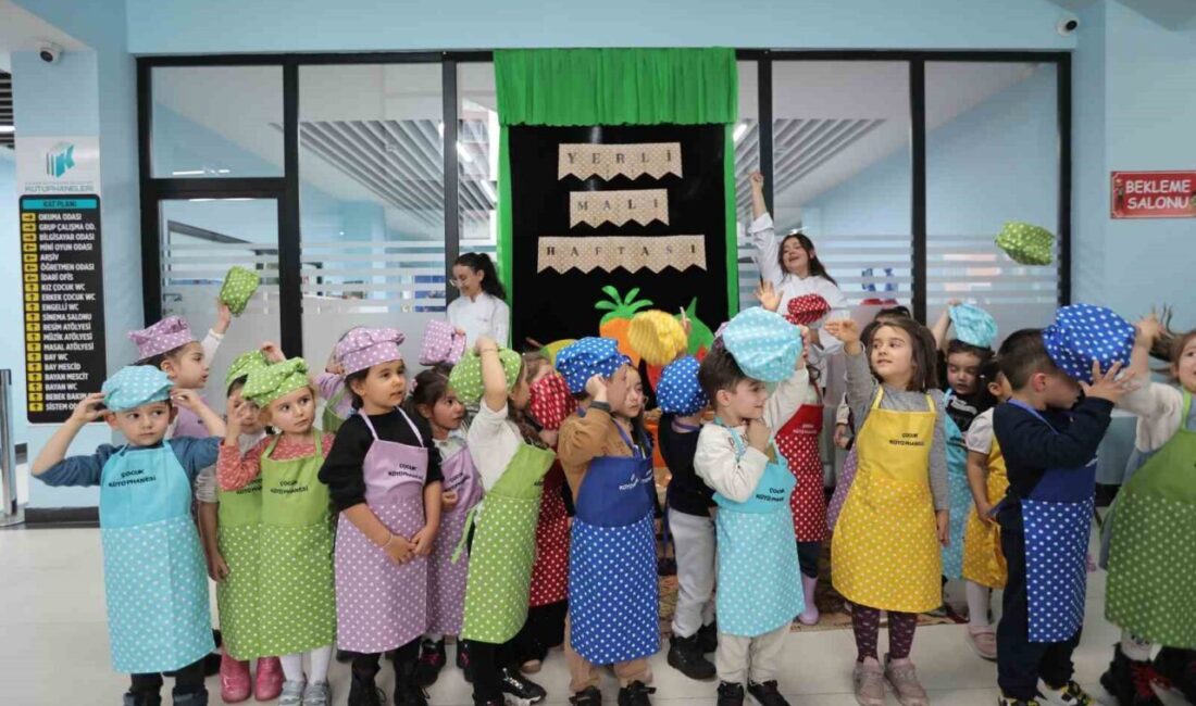 Kayseri’de ‘Minik Şefler Mutfakta’ Etkinliği ile Çocuklara Pasta Yapmanın Keyfi Yaşatıldı Kayseri Büyükşehir Belediyesi, Fuat Attaroğlu Çocuk Kütüphanesi'nde 'Minik Şefler Mutfakta'