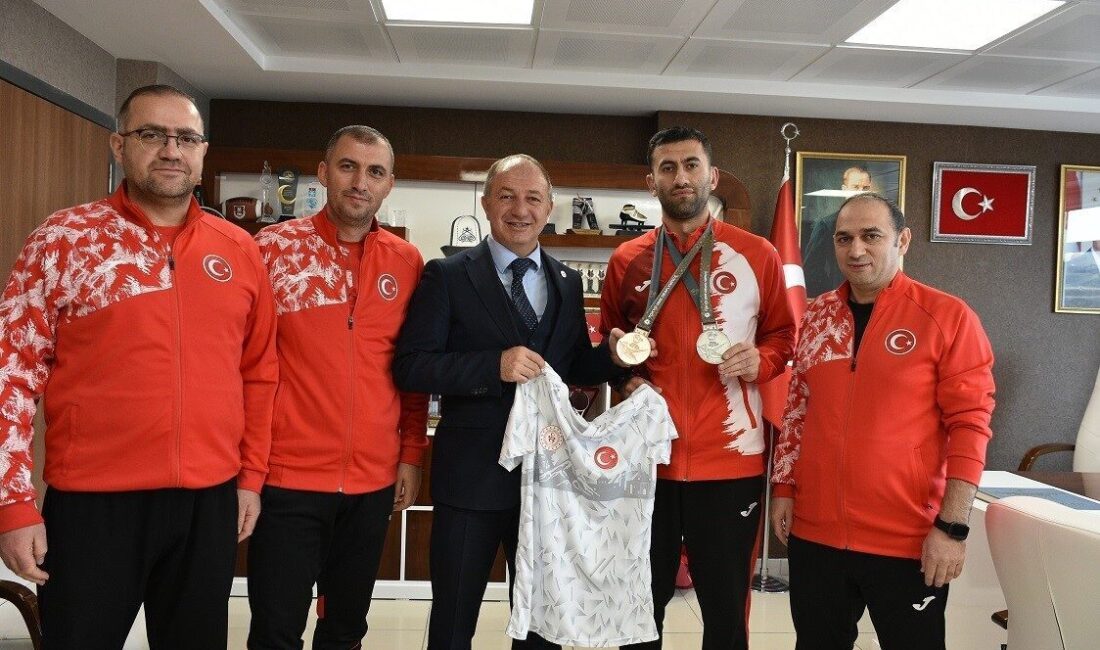 Erzurum Gençlik ve Spor İl Müdürü Levent Çakmur, Tokyo DEAFLYMPICS'te