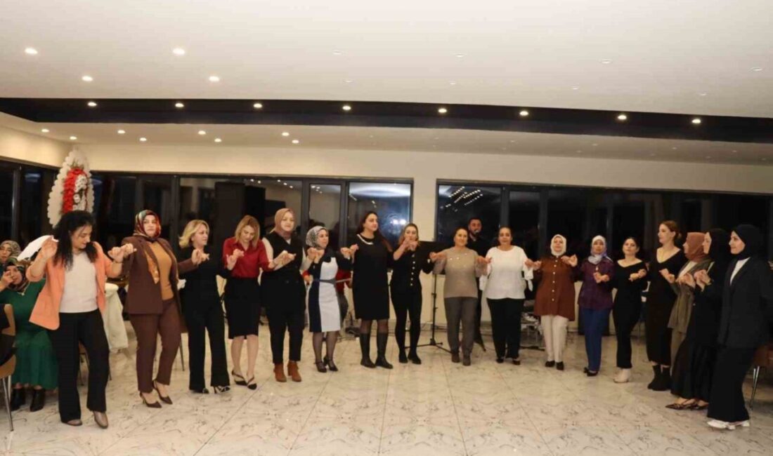 Oltu’da Kadınlara Özel Düzenlenen Matinada Moral ve Eğlence Dolu Anlar Yaşandı Oltu ilçesinde kadınlar, düzenlenen matinede moral buldu. Oltu Kaymakamı Mustafa