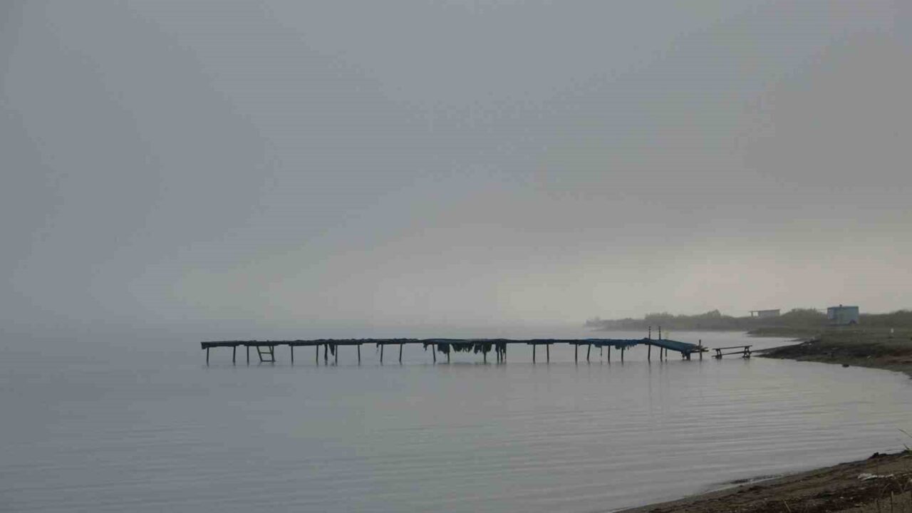 Çanakkale Boğazı'nda, yoğun sis nedeniyle saat 08.30 itibarıyla çift yönlü
