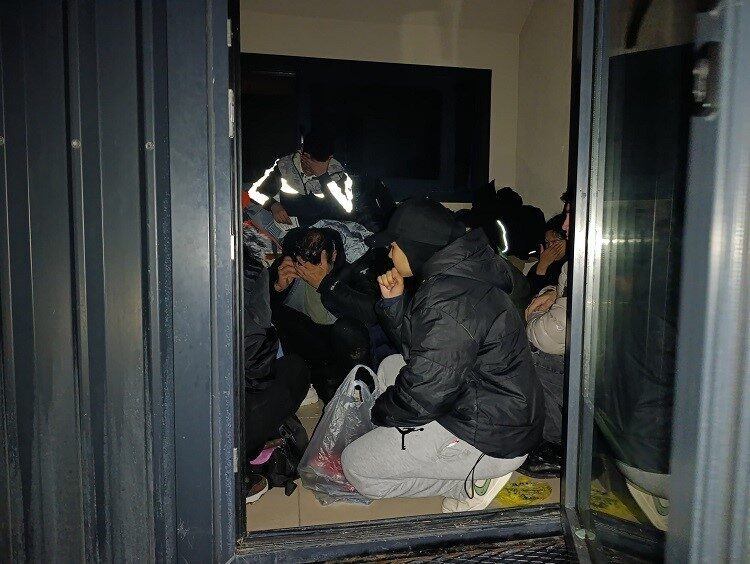 Çanakkale'nin Ayvacık ilçesinde, Sahil Güvenlik ve jandarma ekipleri tarafından 32