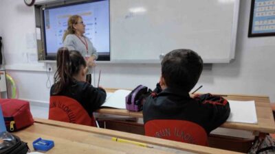 Çanakkale’de Yerli Malı Haftası Etkinlikleri: Öğrencilere Tutumlu Olmanın ve Yerli Mal Kullanmanın Önemi Anlatıldı Çanakkale Arıburnu İlkokulu, 12-18 Aralık Yerli Malı Haftası'nda öğrencilere tutumlu