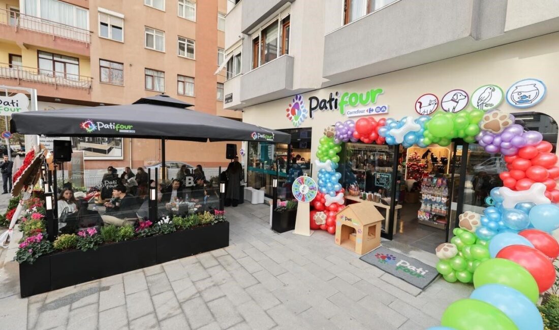 CarrefourSA, Yeni Yaşam Alanı PATiFOUR’u Tanıttı: Evcil Hayvanlar İçin Yenilikçi Hizmetler Sunuyor CarrefourSA, evcil hayvan sahiplerine yönelik yeni yaşam alanı PATiFOUR’u açtı.