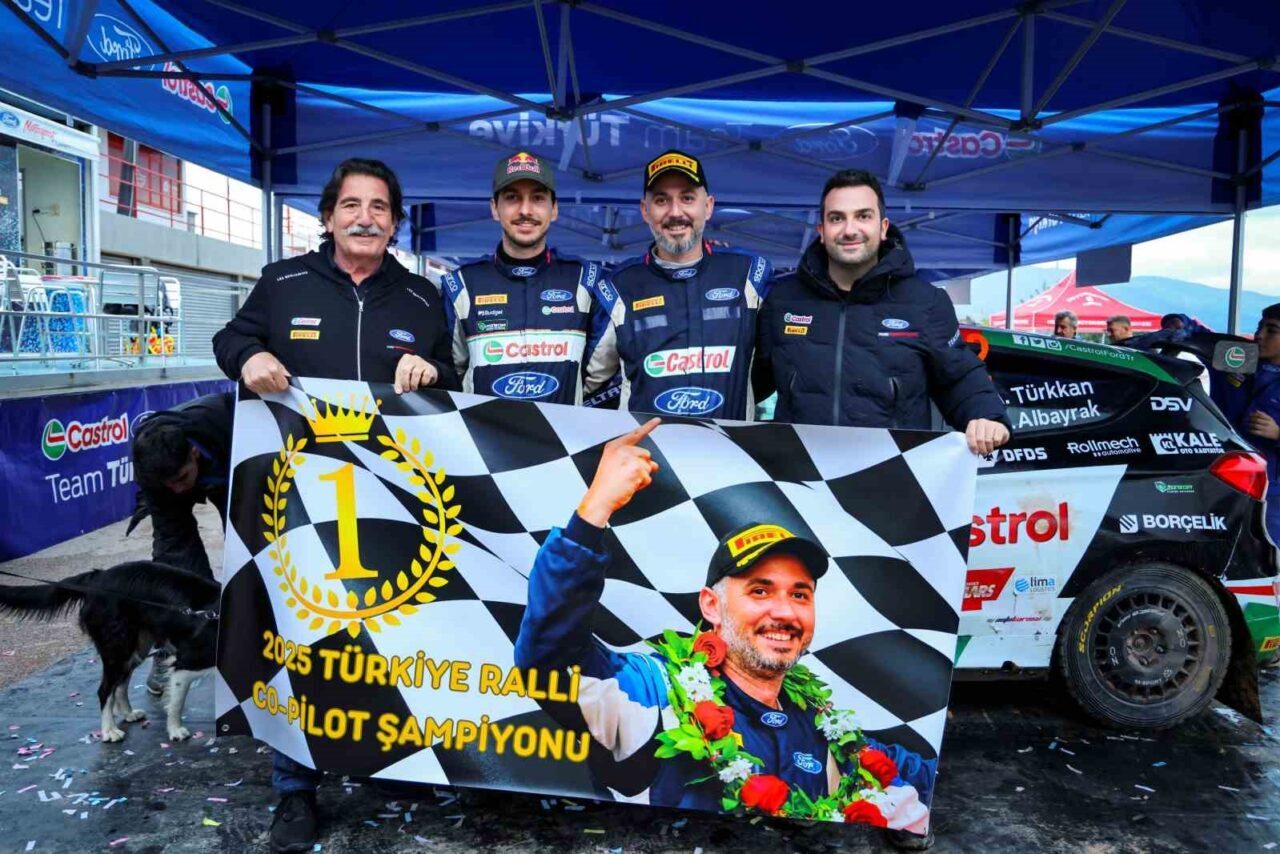 Castrol Ford Team Türkiye, 5-7 Aralık'ta düzenlenen Kocaeli Rallisi'nde hem
