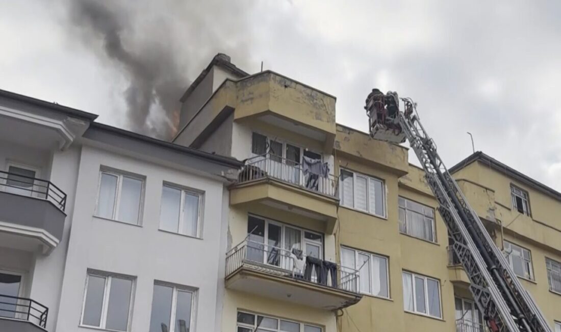 Aksaray'ın Kılıçaslan Mahallesi'nde 4 katlı bir apartmanın çatı katındaki kömürlükte