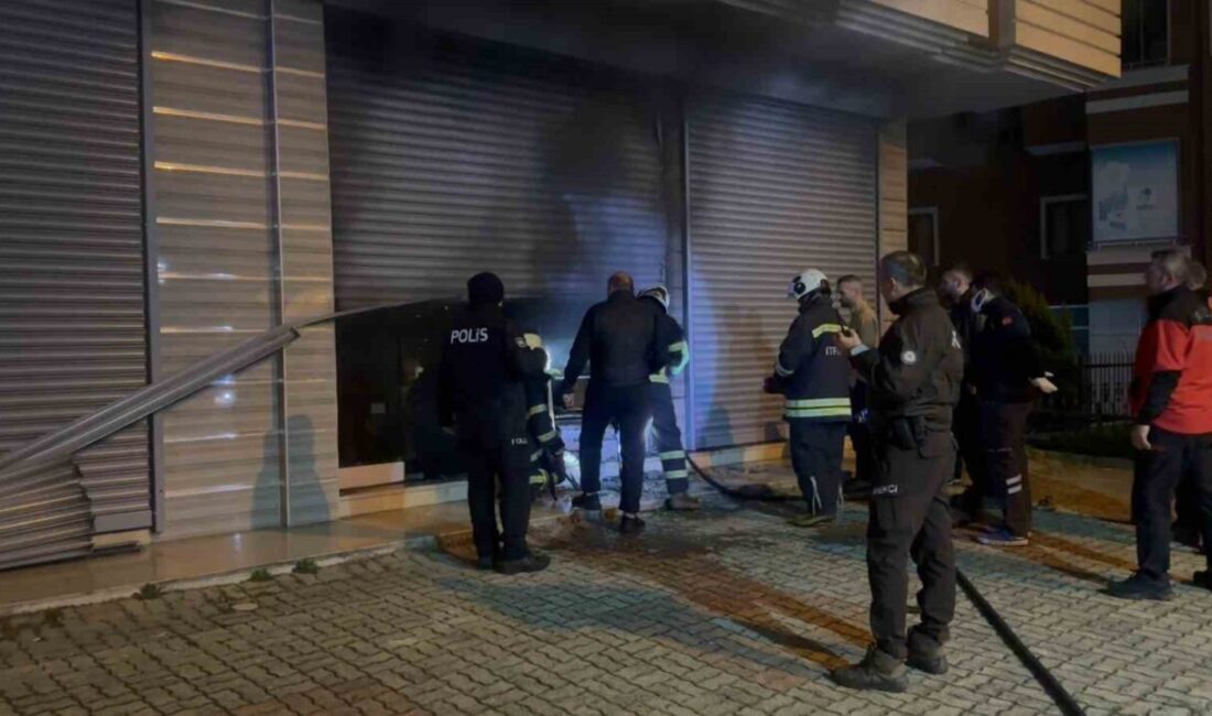 Rize'de bir çay makinesi firmasının deposunda akşam saatlerinde yangın çıktı.