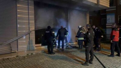 Rize'de bir çay makinesi firmasının deposunda akşam saatlerinde yangın çıktı.