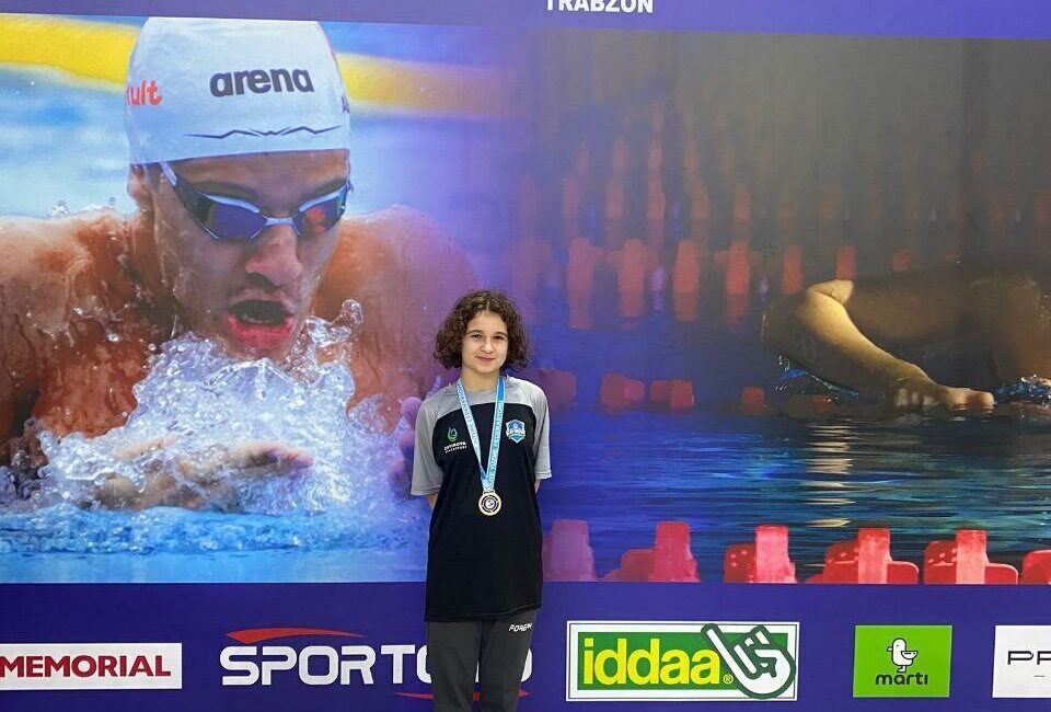 Çayırova Belediyesi Eğitim Spor Kulübü yüzücüsü Yağmur Yeyin, Trabzon'daki Türkiye