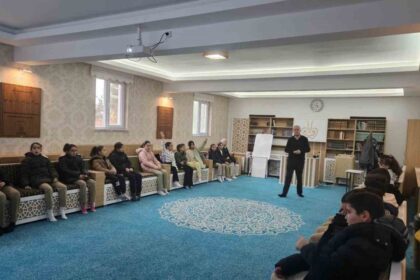 Atatürk Ortaokulu Öğrencileri, ÇEDES Projesi Kapsamında Emirdağ Diyanet Gençlik Merkezini Ziyaret Etti