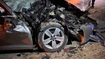 Sakarya'nın Kaynarca ilçesinde H.S. isimli sürücünün otomobili, Sarıbeyli Mahallesi'nde önündeki