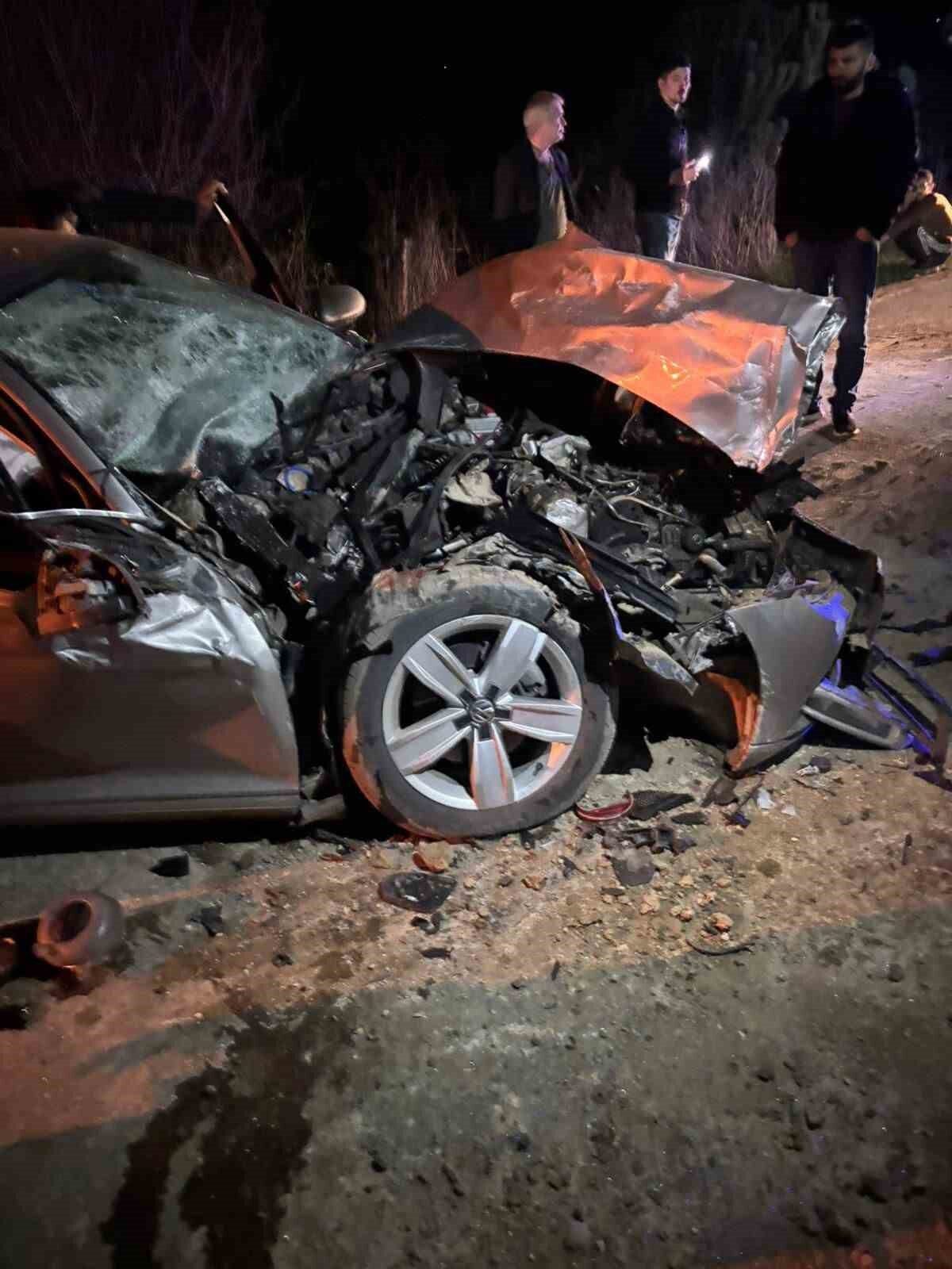 Kaynarca’da Çekiciye Çarpan Araçta Sürücü Yaralandı