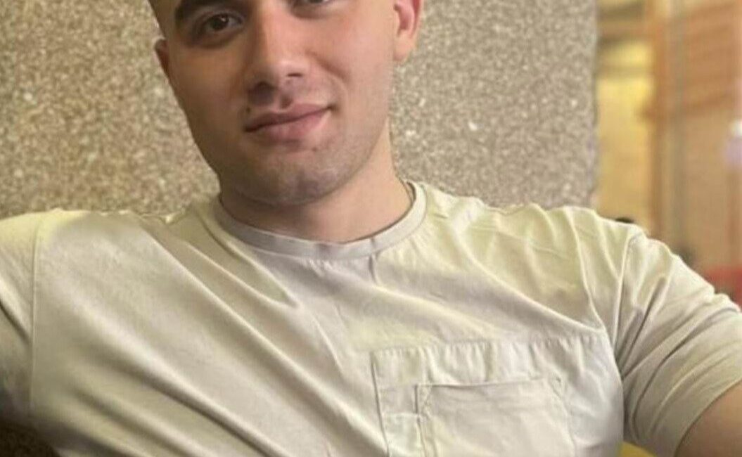 Çekmeköy’deki Narkotik Operasyonunda Açılan Ateşle Şehit Düşen Polis Memuru Emre Albayrak, Tüm Müdehalelere Rağmen Kurtarılamadı İstanbul Çekmeköy'de düzenlenen narkotik operasyonunda çatışma çıktı. Polis memuru Emre