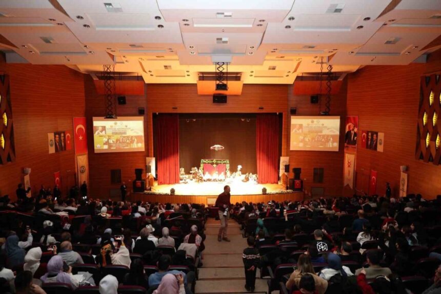 Talas Belediyesi, ünlü yazar ve düşünür Cengiz Aytmatov’u anma programı düzenledi.