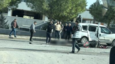 İzmir'in Çeşme ilçesinde, Samet Kilci'nin kullandığı plakasız motosiklet, Hakan Karalıoğlu'nun