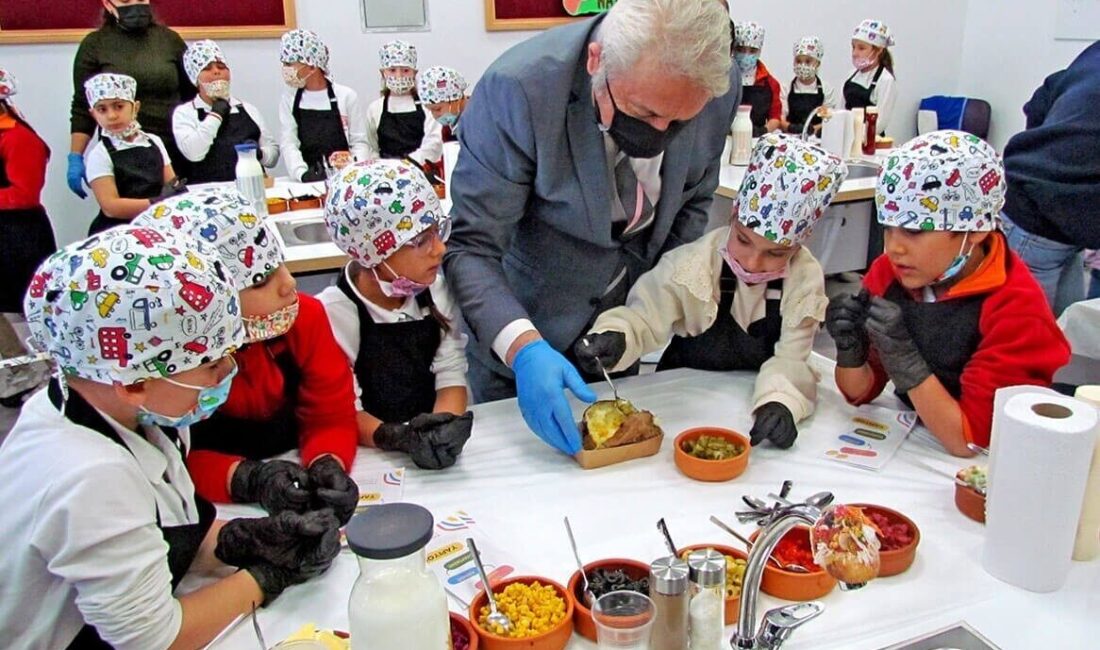 Çeşme Namık Kemal İlkokulu, Türkiye Yüzyılı Maarif Modeli kapsamında eğlenceli