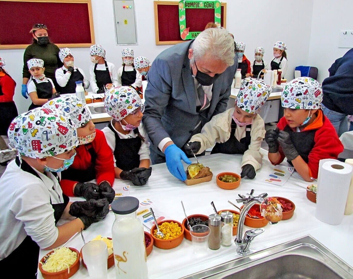 Çeşme Namık Kemal İlkokulu, Türkiye Yüzyılı Maarif Modeli kapsamında eğlenceli